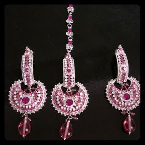 Earring and headpiece (Maang Tikka). Bollywood